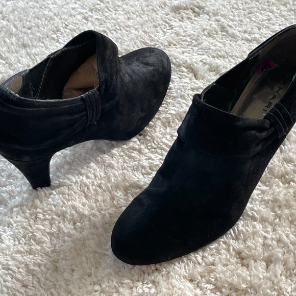 Tahari Women Shoes Black Suede Heel Boots Slip On Bootie Size 8.5M - Picture 2 of 12